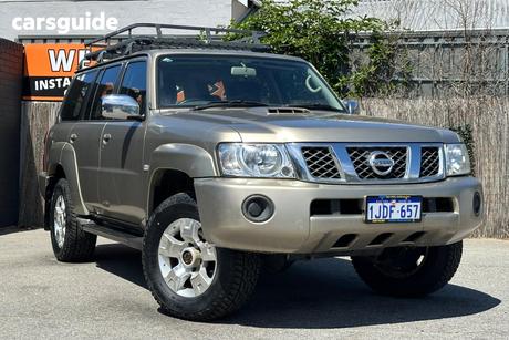 Gold 2005 Nissan Patrol Wagon St-L (4X4)