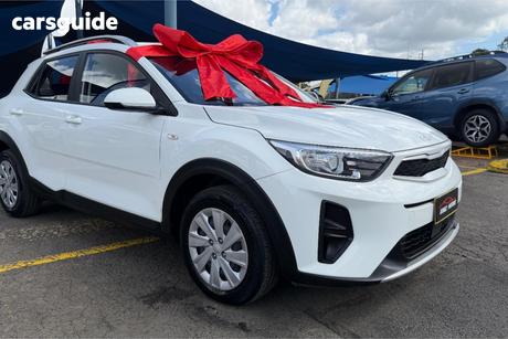 White 2023 Kia Stonic Wagon S