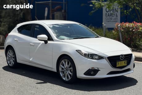 White 2016 Mazda 3 Hatchback Sp25