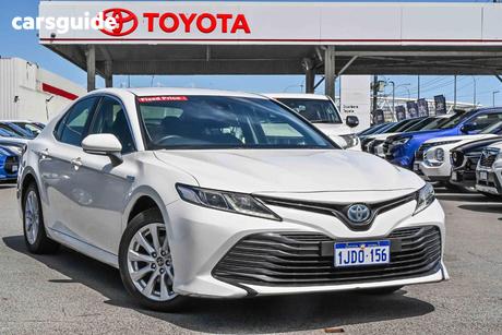 White 2018 Toyota Camry Sedan Ascent
