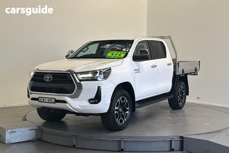 White 2022 Toyota Hilux Double Cab Chassis Sr5 (4X4)