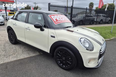 White 2016 Mini Cooper Hatchback 5D Hatch