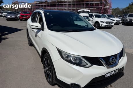 White 2016 Nissan Qashqai Wagon Tl