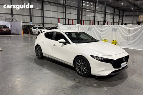 White 2021 Mazda 3 Hatchback G20 Evolve