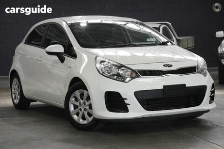 White 2016 Kia RIO Hatchback S