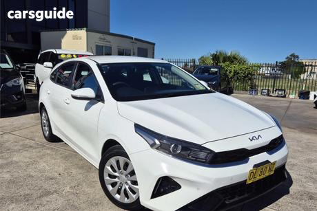 White 2024 Kia Cerato Hatchback S