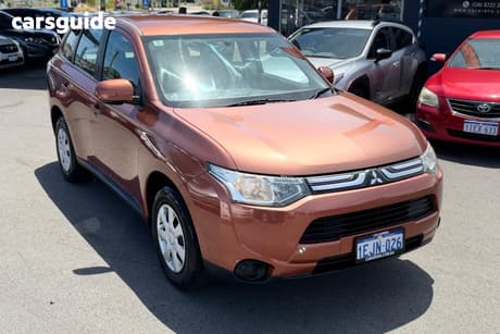 Bronze 2013 Mitsubishi Outlander Wagon Es (4X2)