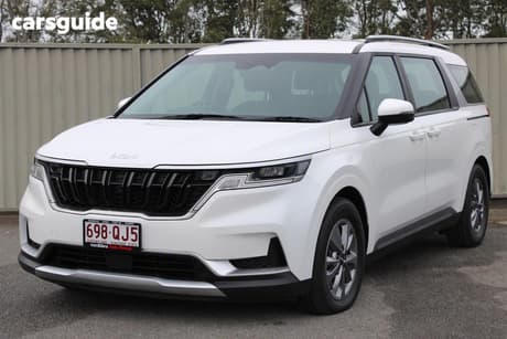 White 2023 Kia Carnival Wagon S