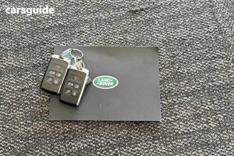 Green 2025 Land Rover Defender Wagon 130 D350 X-Dynamic Se (257Kw)