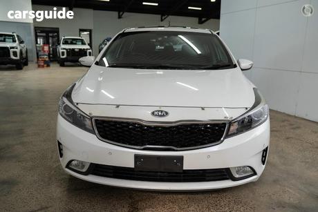 White 2016 Kia Cerato Hatchback Sli