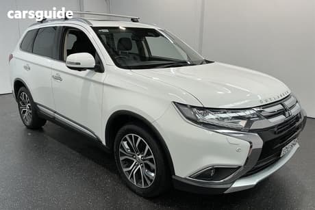 White 2018 Mitsubishi Outlander Wagon Exceed 7 Seat (Awd)