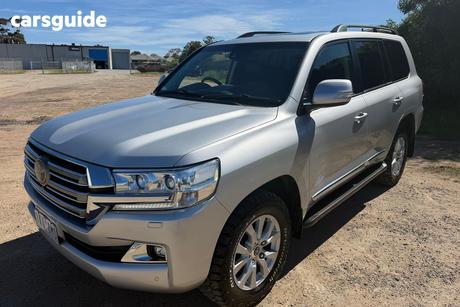 Silver 2017 Toyota Landcruiser Wagon Sahara (4X4)