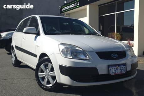 White 2008 Kia RIO Hatchback Ex