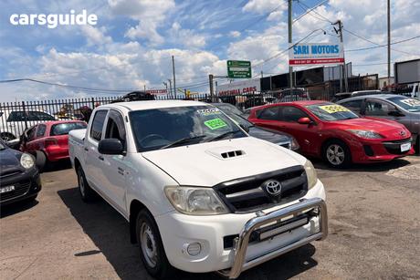 White 2009 Toyota Hilux Dual Cab Pick-up Sr