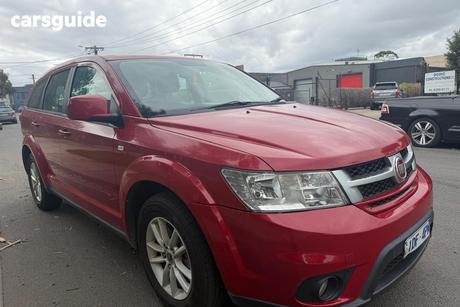 Red 2016 Fiat Freemont Wagon