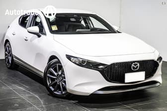 White 2025 Mazda Mazda3 Hatchback G20 Evolve