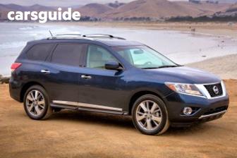 Silver 2014 Nissan Pathfinder Wagon St (4X4)