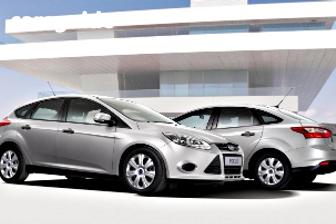 Blue 2014 Ford Focus Hatchback Ambiente