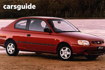 White 2002 Hyundai Accent Hatchback Gl
