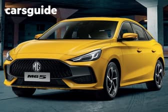 White 2025 MG MG5 Sedan Essence