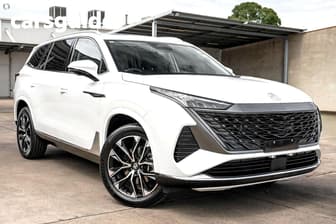 White 2025 MG Qs Wagon Essence