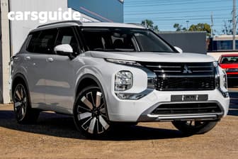 White 2026 Mitsubishi Outlander Wagon Exceed 5 Seat (Awd)