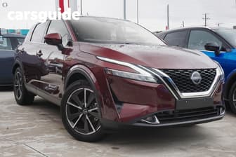 Red 2023 Nissan Qashqai Wagon St-L