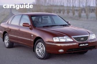 Cream 2005 Toyota Avalon Sedan Grande