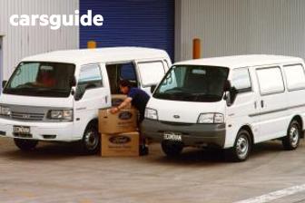 White 2004 Ford Econovan Van Swb