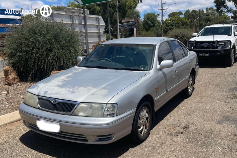 Silver 2000 Toyota Avalon Sedan Vxi