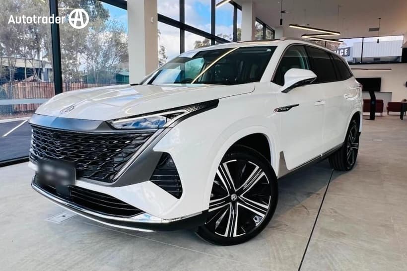 White 2025 MG Qs Wagon Essence Awd
