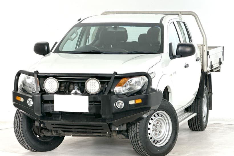 White 2017 Mitsubishi Triton Dual Cab Chassis Glx (4X4)