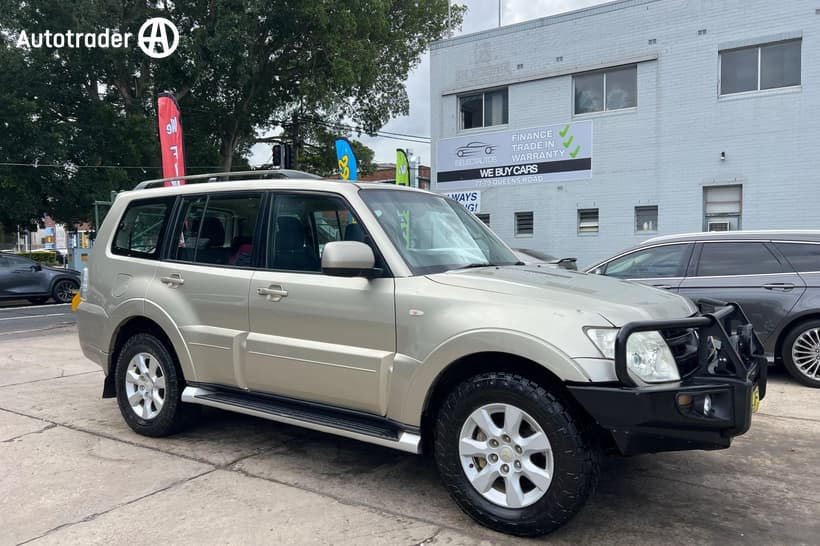 Gold 2013 Mitsubishi Pajero Wagon Glx-R Lwb (4X4)