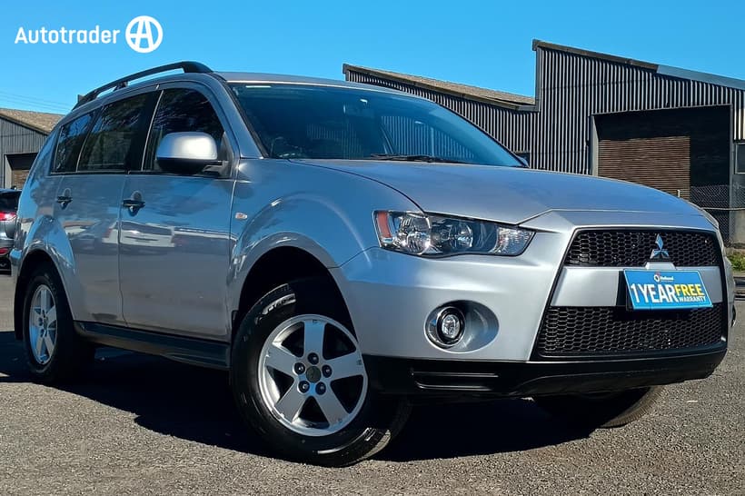 Silver 2010 Mitsubishi Outlander Wagon Ls