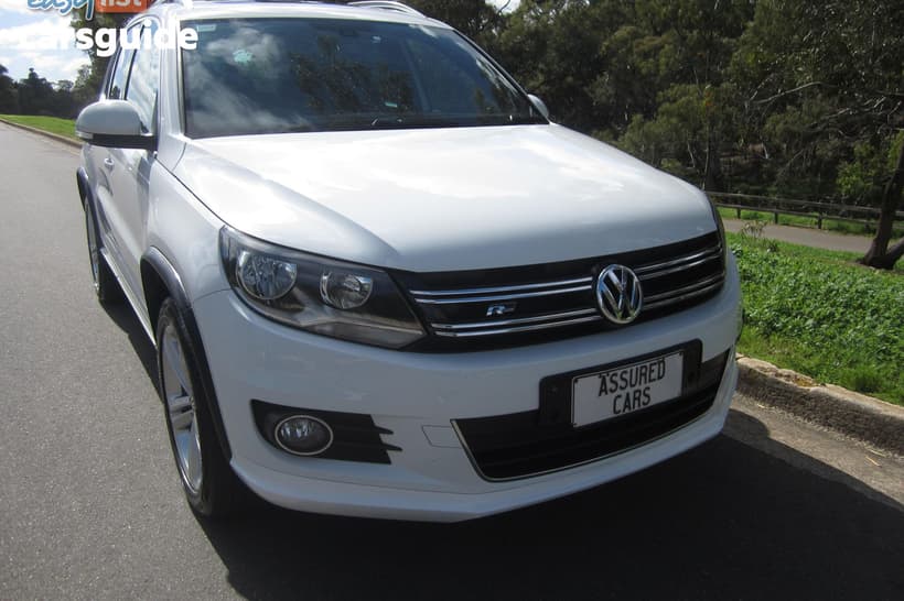 White 2015 Volkswagen Tiguan SUV 5N