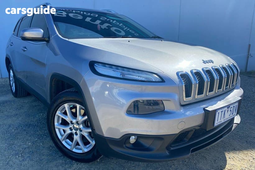 Silver 2014 Jeep Cherokee SUV LONGITUDE