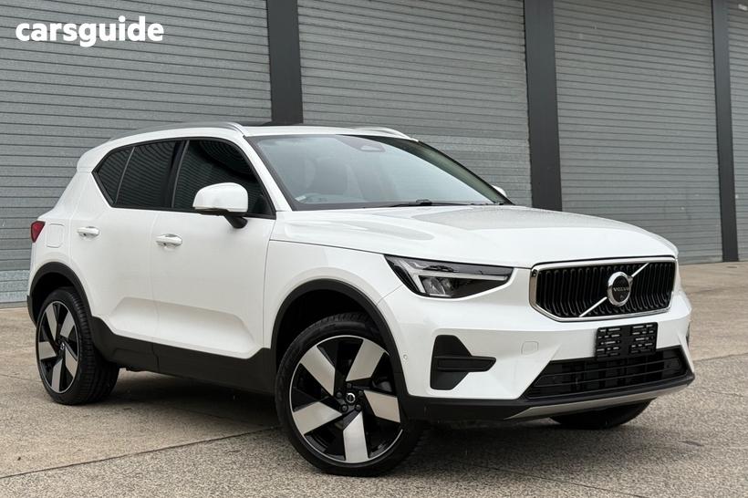White 2024 Volvo XC40 Wagon Plus B4 Mhev