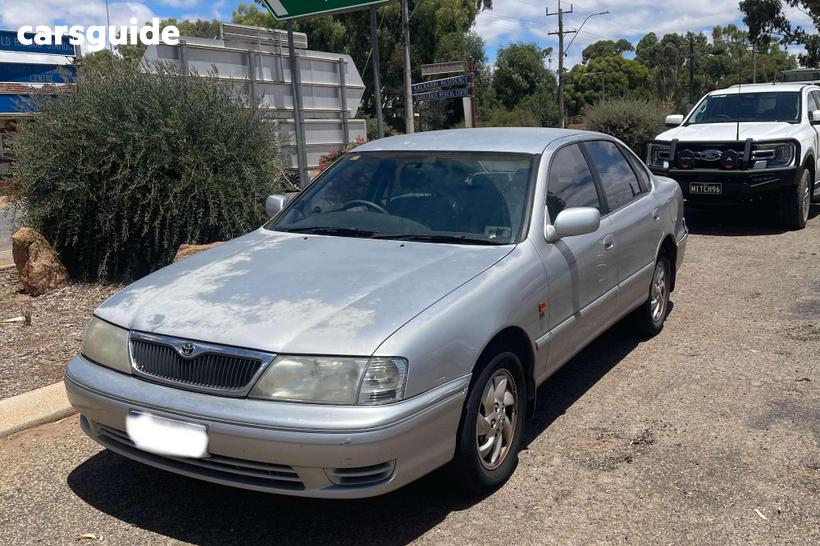 Silver 2000 Toyota Avalon Sedan Vxi