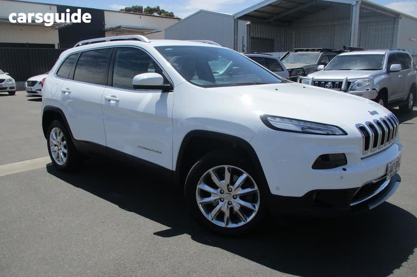 White 2015 Jeep Cherokee Wagon Limited (4X4)