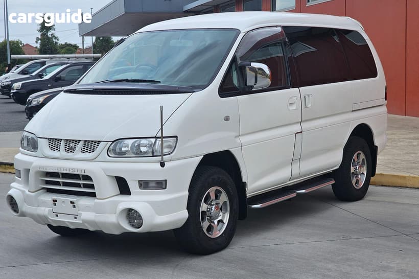 White 2005 Mitsubishi Delica SUV CHAMONIX (SPACEGEAR)