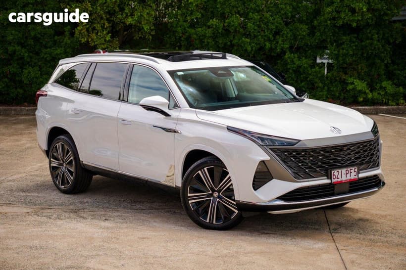 White 2025 MG Qs Wagon Essence Awd
