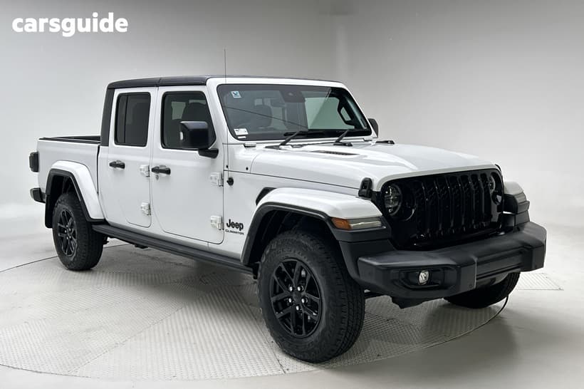 White 2022 Jeep Gladiator Dual Cab Utility Night Eagle (4X4)