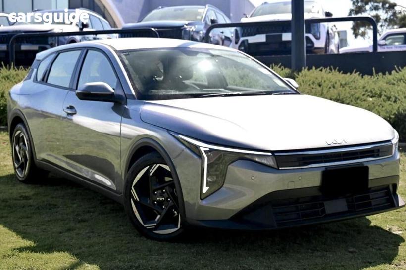 White 2025 Kia K4 Hatchback Sport+