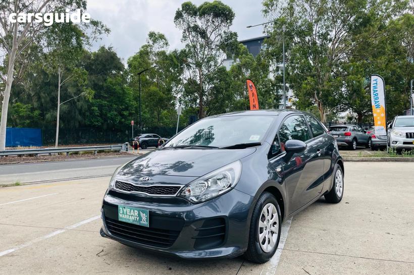 Grey 2015 Kia RIO Hatchback S