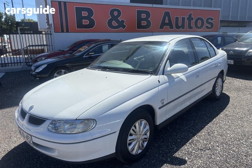White 2000 Holden Commodore Sedan Acclaim