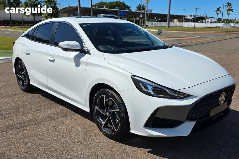 White 2025 MG MG5 Sedan Essence