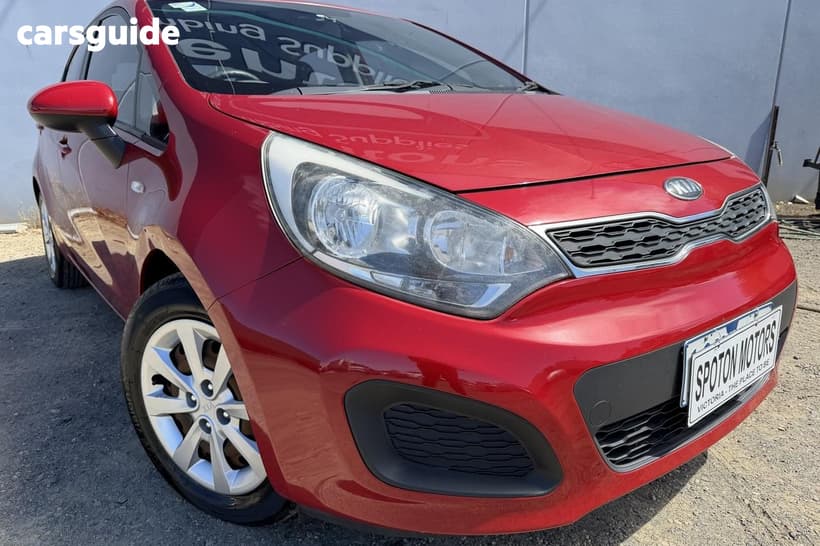 Red 2014 Kia RIO Hatch S