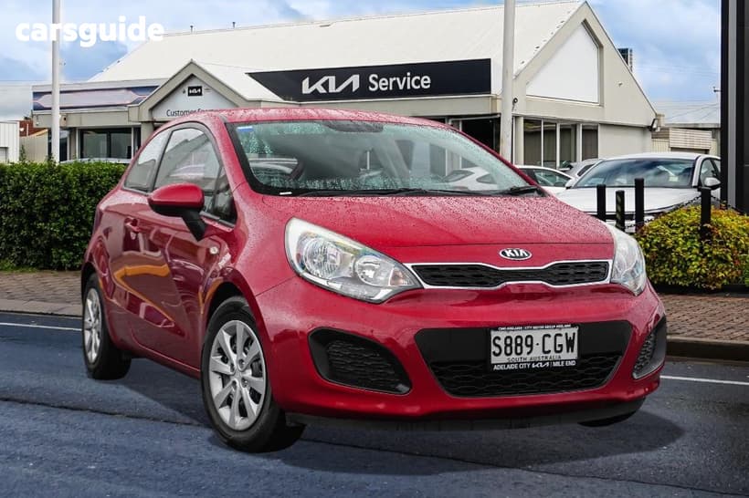 Red 2014 Kia RIO Hatchback S