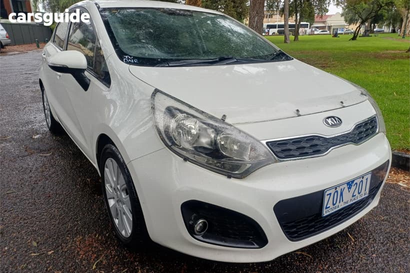 White 2013 Kia RIO Hatchback Si
