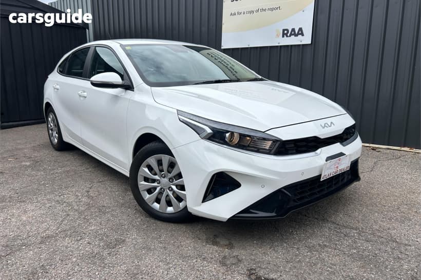 White 2023 Kia Cerato Hatchback S